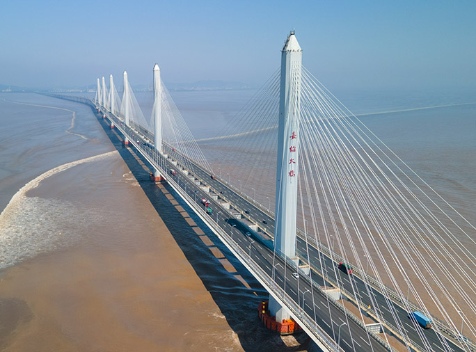 浙江嘉紹大橋主塔外表面缺陷修復(fù)及整體涂裝